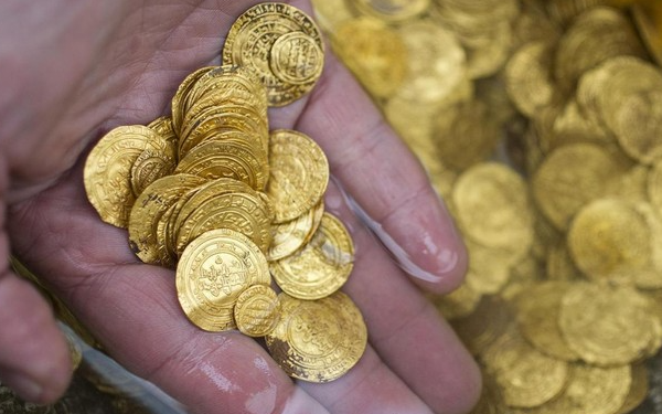 Treasure of 2,000 1,000-year-old gold coins under The sea of Israel