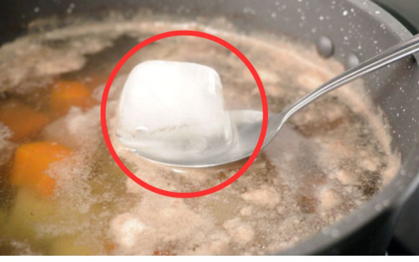 Why Do Chefs Often Add Ice Cubes to Bone Broth?