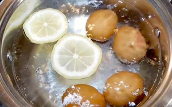 eggs with fresh lemon