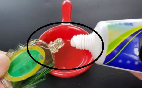 put essential oil in toothpaste