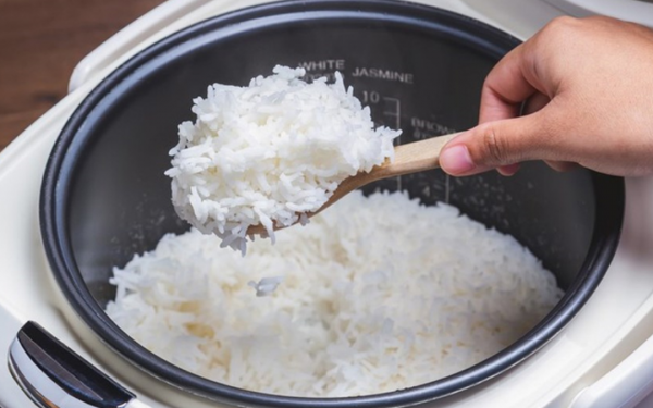 Is it okay to eat rice left in a rice cooker overnight.