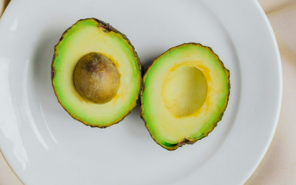 3 ways avocados help with cholesterol management