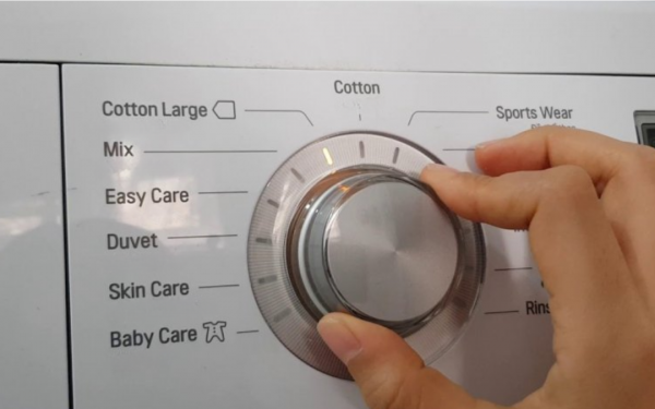 A must-press button on the washing machine to save electricity.