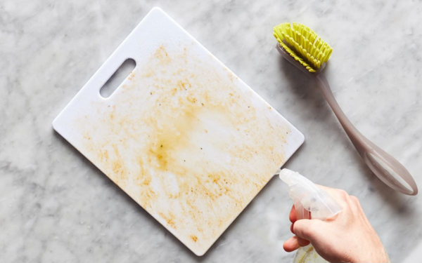 When Your Plastic Cutting Board Shows These 3 Signs, Dispose of It Immediately to Protect Your Family