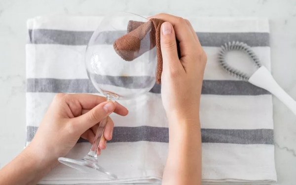 How to Clean Wine Glasses Properly