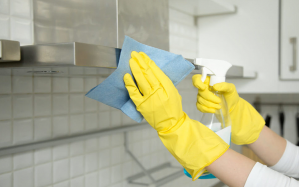 Clean the kitchen hood simply with beer and salt