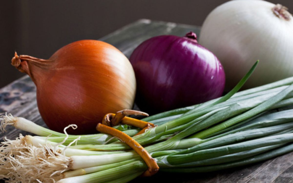 Onions: A Common Ingredient – Should You Eat Them Raw or Cooked?