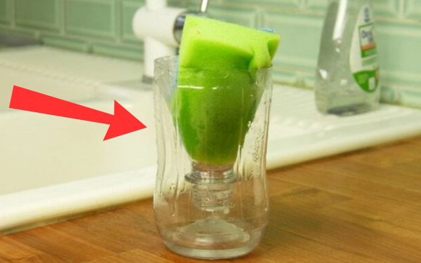 Cut a Plastic Bottle in Half and Place It in the Sink